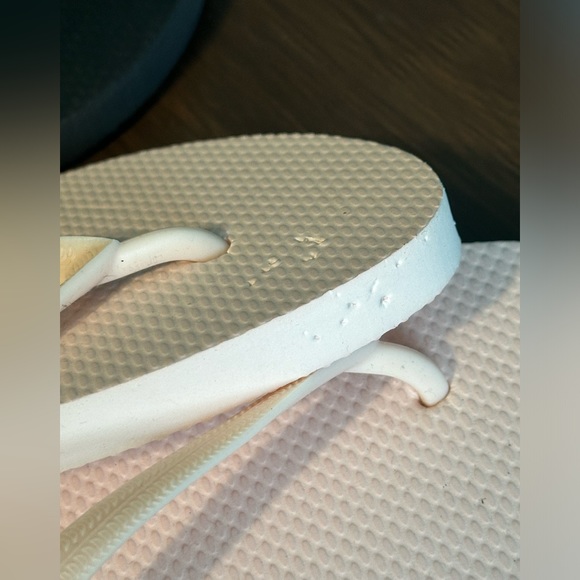 Old Navy Flip Flops Bundle of 2 Size 9 NWT - Picture 3 of 4